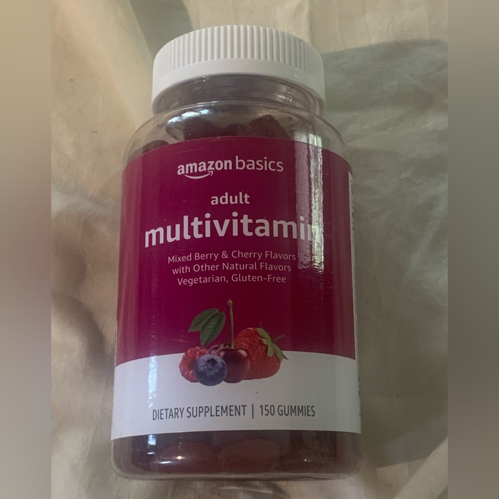 Amazon Basics Adult Multivitamin Gummies